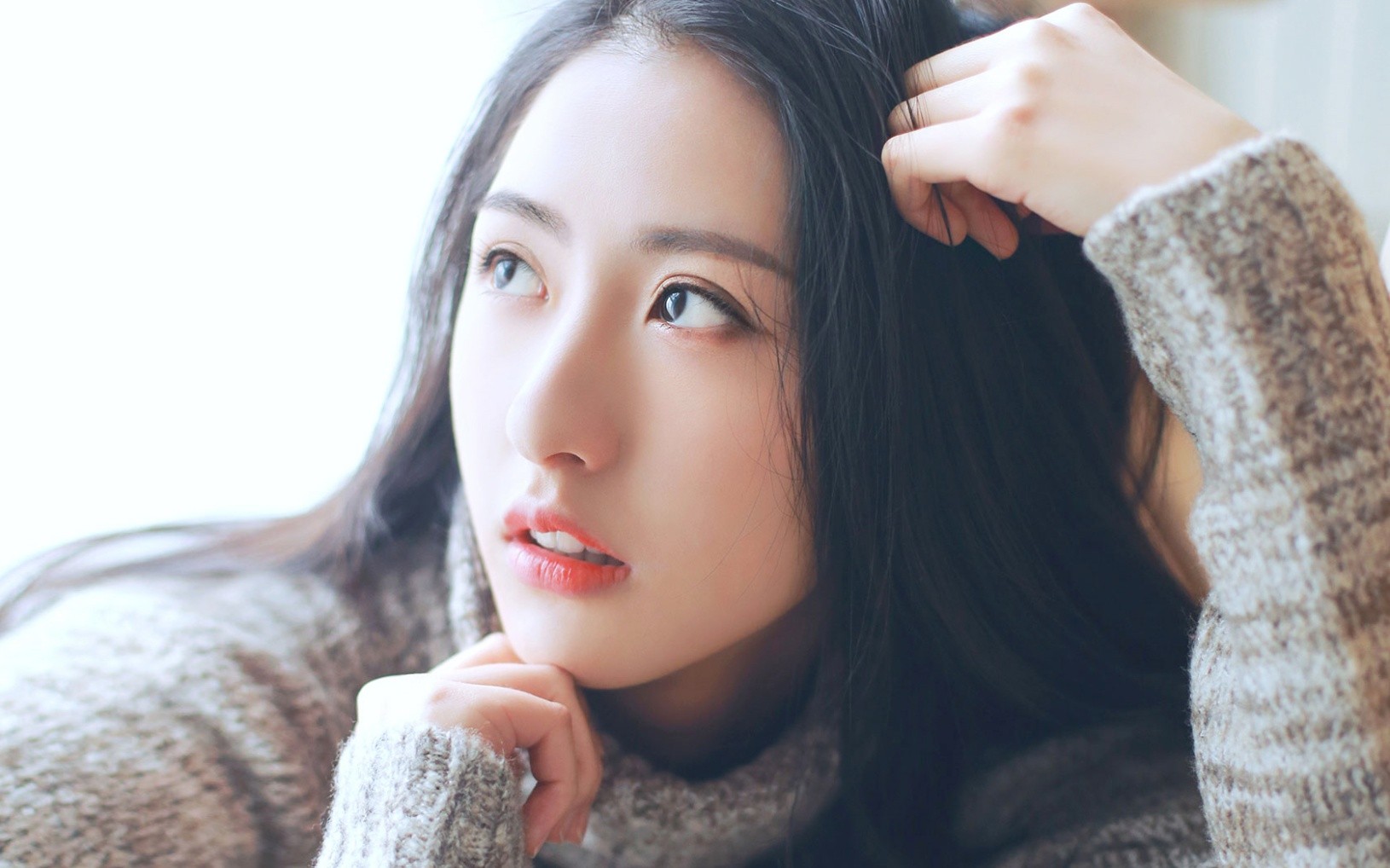 气质养眼的美女居家治愈系高清写真